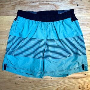 Vuori Kore Shorts - Teal Stiped - Medium